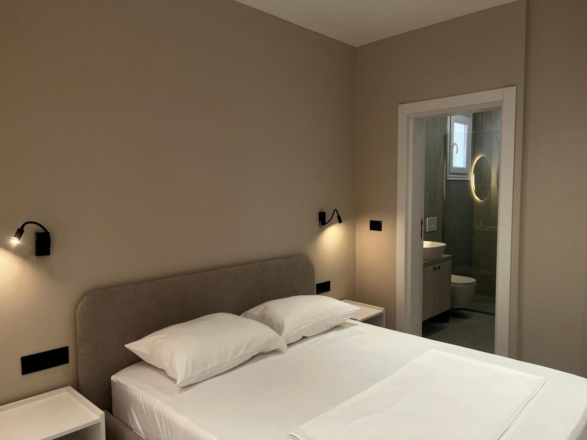 Lian'S Rooms Вльора Екстер'єр фото