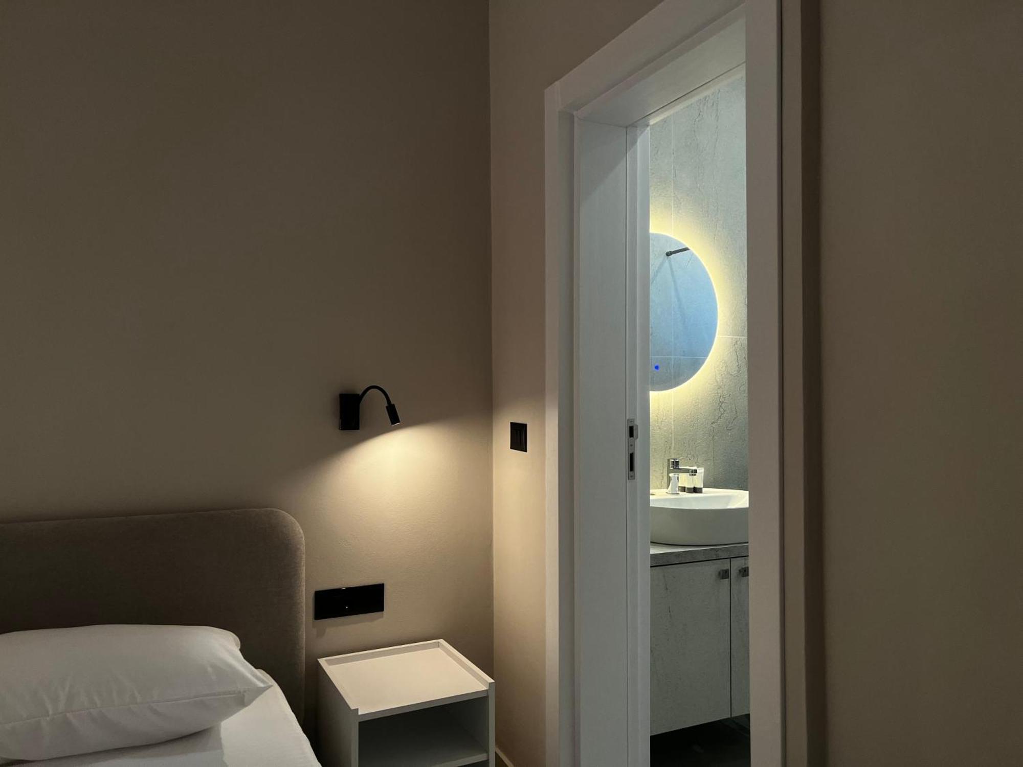 Lian'S Rooms Вльора Екстер'єр фото