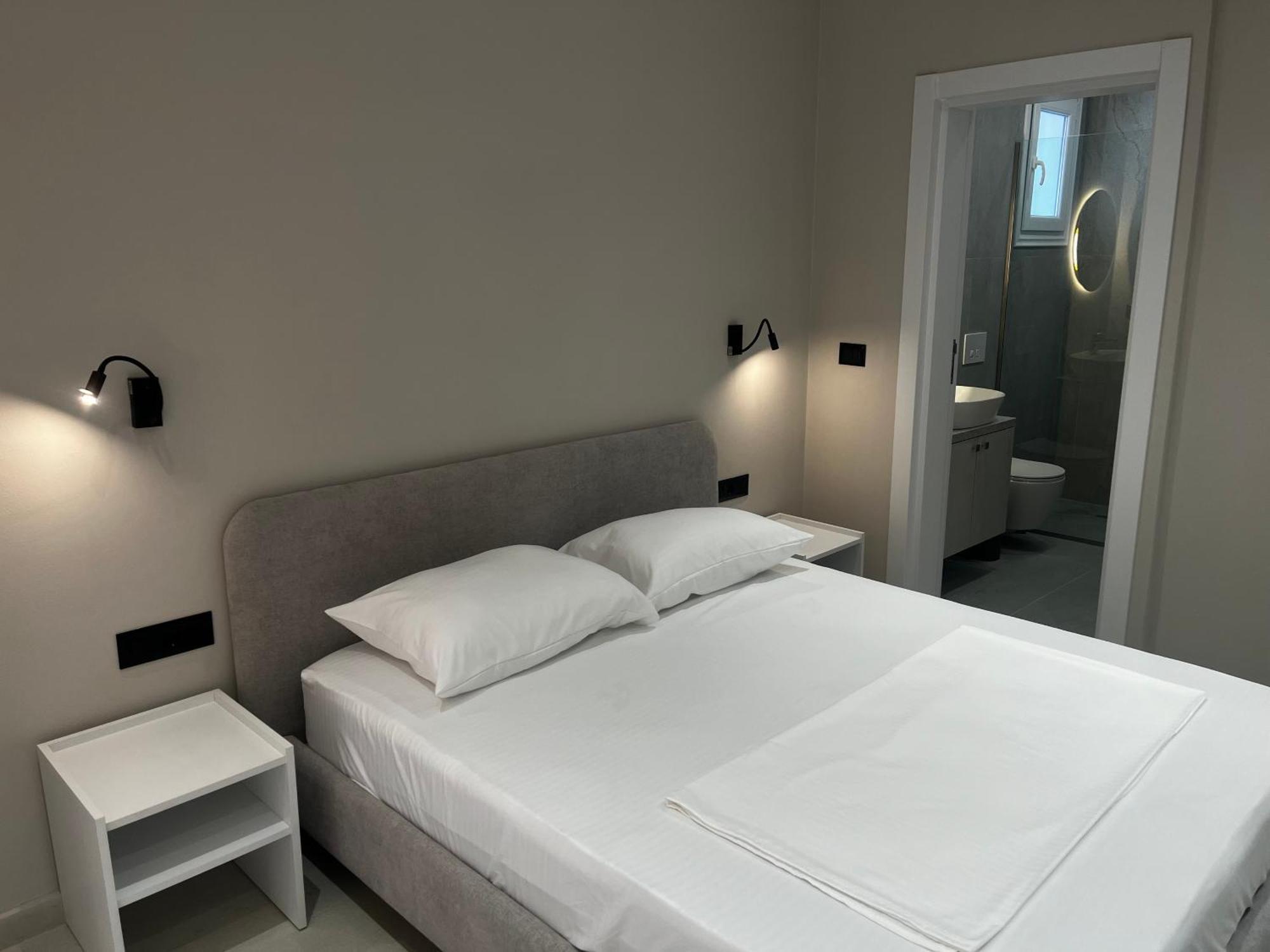 Lian'S Rooms Вльора Екстер'єр фото