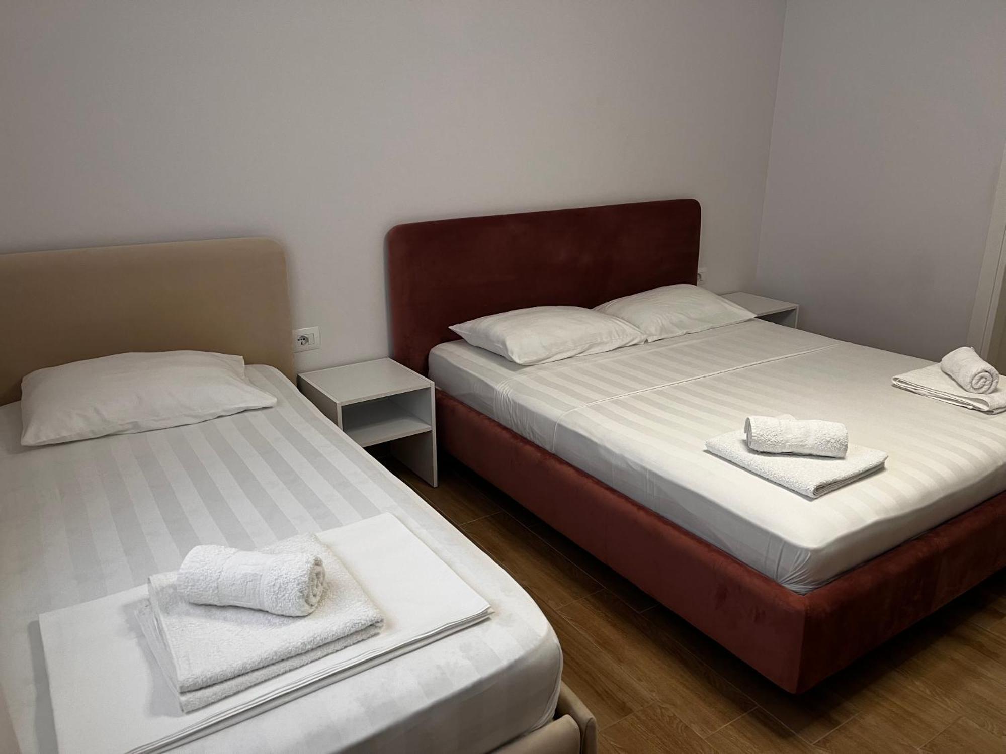 Lian'S Rooms Вльора Екстер'єр фото